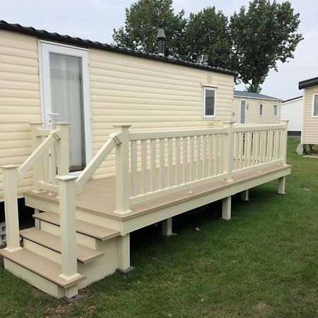 Hotel 8 Berth Caravan Clacton-on-Sea Esterno foto