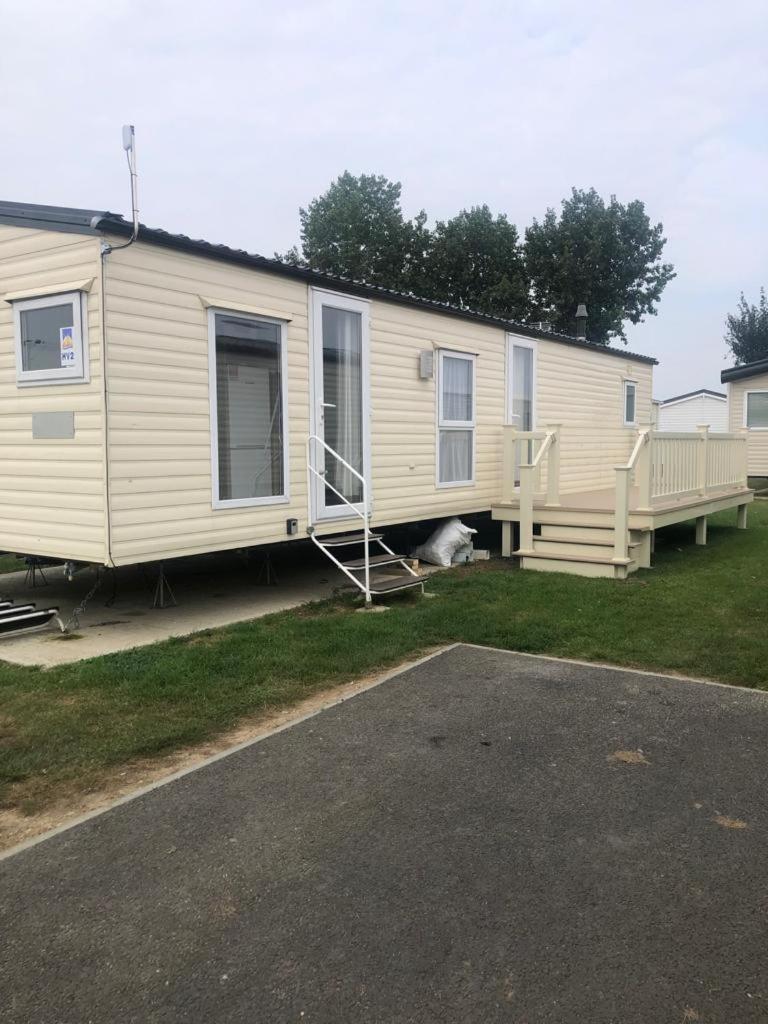 Hotel 8 Berth Caravan Clacton-on-Sea Esterno foto