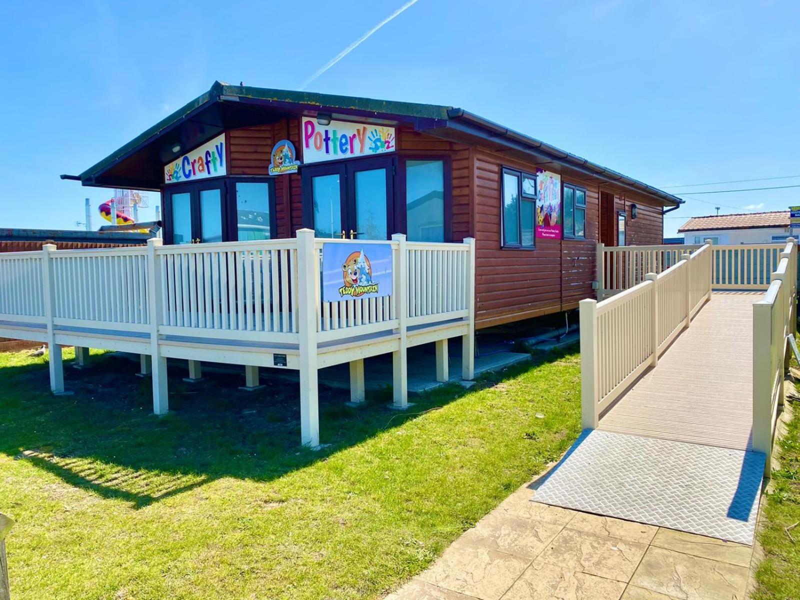 Hotel 8 Berth Caravan Clacton-on-Sea Esterno foto