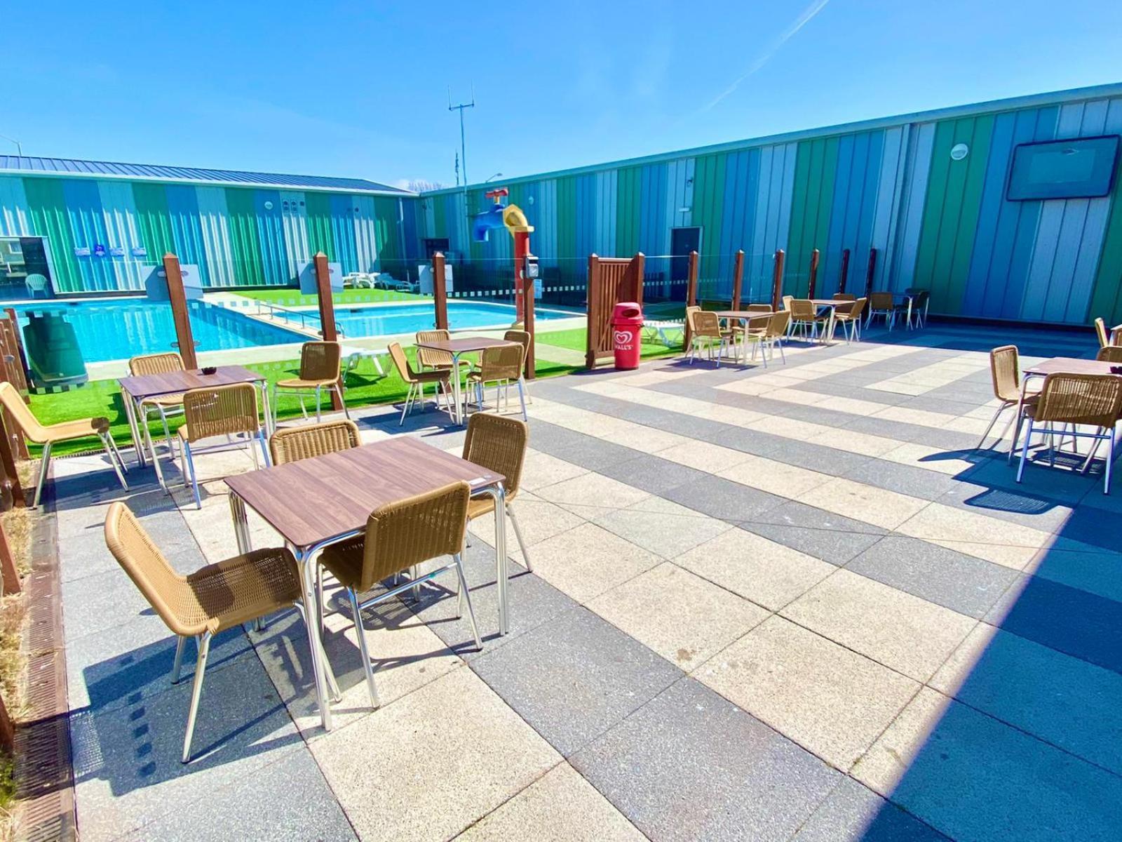 Hotel 8 Berth Caravan Clacton-on-Sea Esterno foto